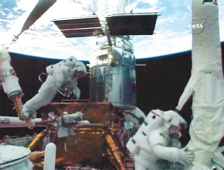 Astronauts to remove 117 screws during spacewalk