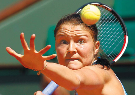 Safina works hard to reach semifinals