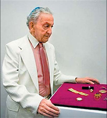 Holocaust survivor donates jewelry