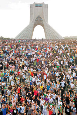 Iranians continue rallies as council agrees to recount