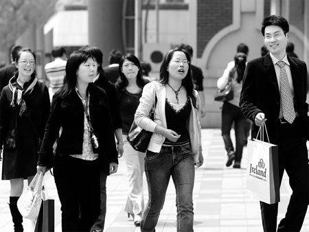 Shanghai residency rules 'discriminate'
