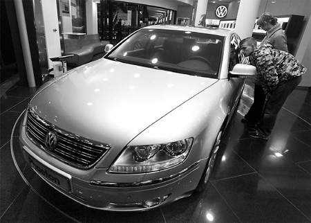 State urges end to VW, Porsche spat