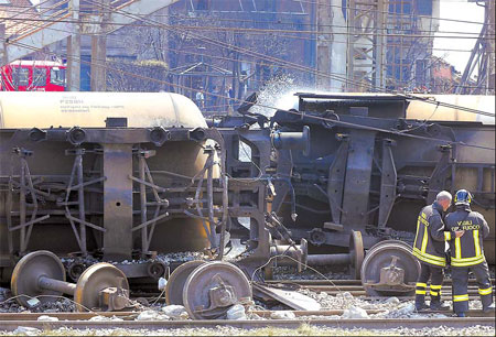 Gas train blast kills 16 in Italy