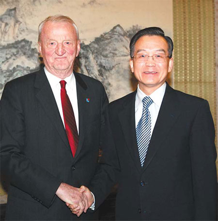 Shenzhen delegation begins 11,162 km handover mission