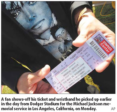 Jackson's fans mourn pop idol around world