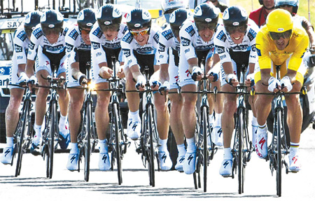 Race becoming Armstrong v Contador