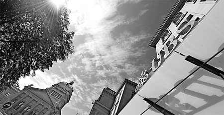 Trial delay boosts UBS