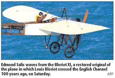 Channel flight: 100 years on, pilot late