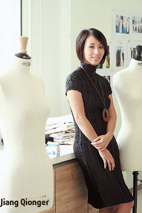 With Jiang Qionger