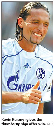 Kuranyi double gives Schalke victory