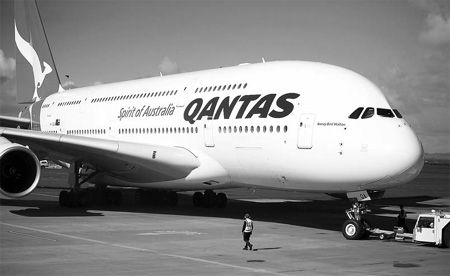 Qantas goes on cost-cutting spree
