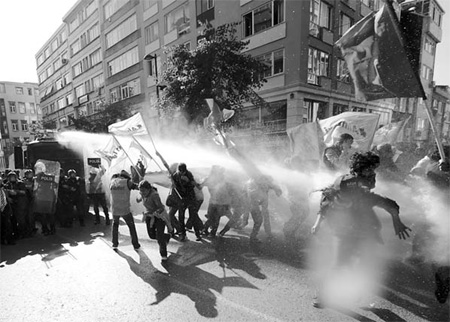 Police break up anti-IMF protest