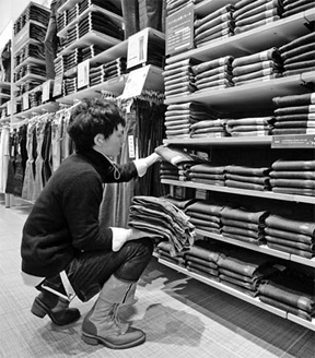 Budget clothier cashes in on slump