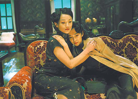 Co-stars go head to head for Golden gong