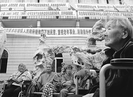 Seniors' home must move, govt says