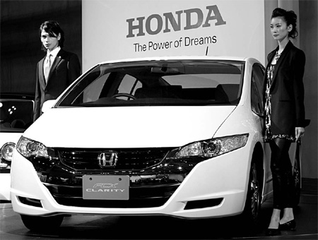 Honda revs up annual profit forecast