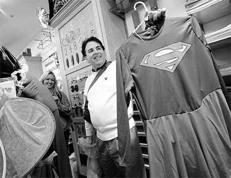 Halloween retailers dance on failed stores' graves