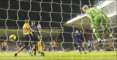 Wenger delighted by Arsenal's new 'Invincibles'