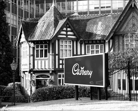 Kraft moves in Cadbury takeover bid