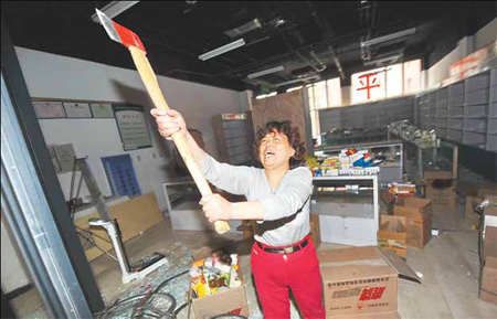Shop attack 'linked to rent row'