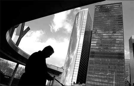 Liquidity woes hit Ambac