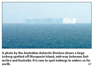 Antarcticaiceberg drifts northwards