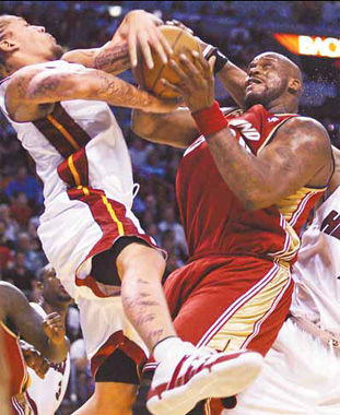 James leads Cavs past Heat, 111-104