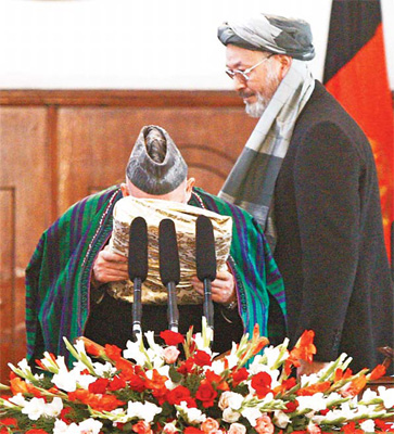 Karzai takes oath for 2nd term