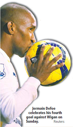 Five-star Defoe helps Spurs put 9 past Wigan