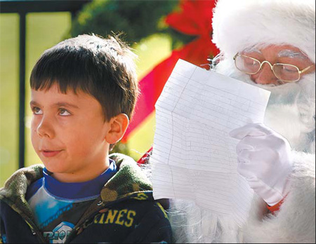 Better not cough: Santas press for H1N1 flu shots