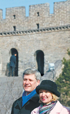 Harper out to build bridges with Beijing