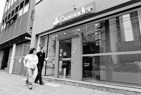 Banks soar on 'Basel delay'