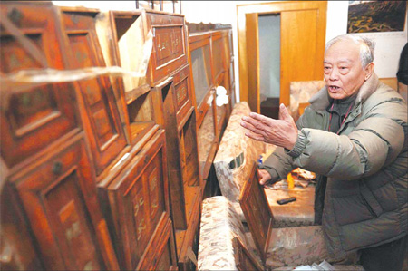 Artifacts stolen from late scholar's home