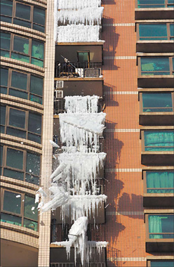 Icefall removed from high-rise