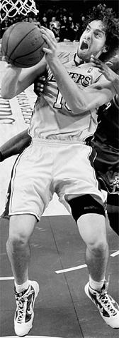 Gasol gets three-year extension with Lakers