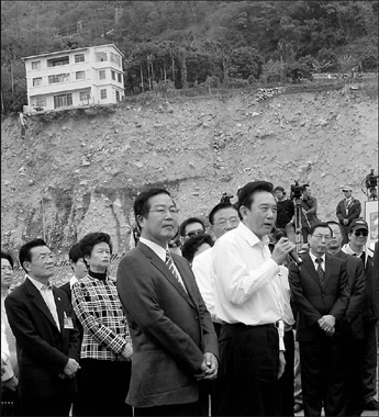 Mainland envoy tours typhoon-hit village, calls for 'brotherly love'