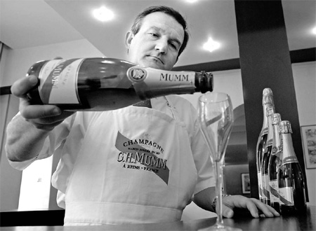 French ring in 2010 with cut-price bubbly