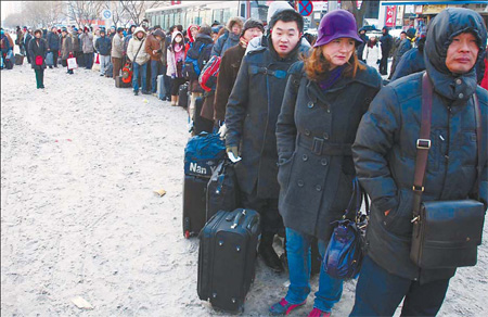 Public transport paralyzed after snowstorm