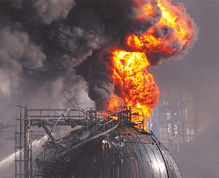 Chemical plant blast kills six