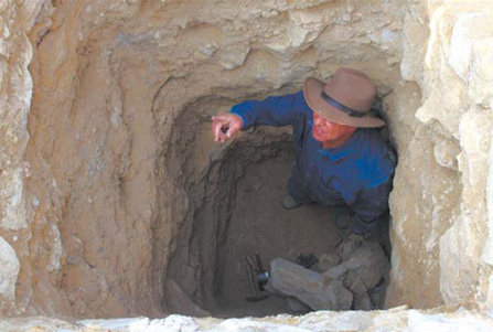 Workers found buried in shadow of pyramids