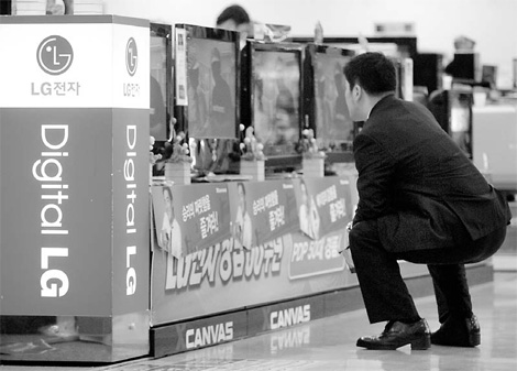 LG Display returns to profit in Q4