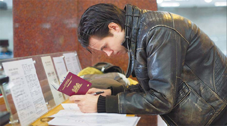 Expat workers to benefit from 'relaxed visa regulations'
