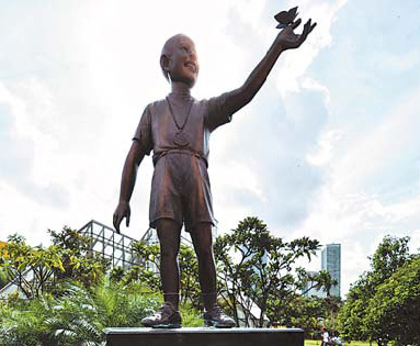 Statue of young Obama still debated