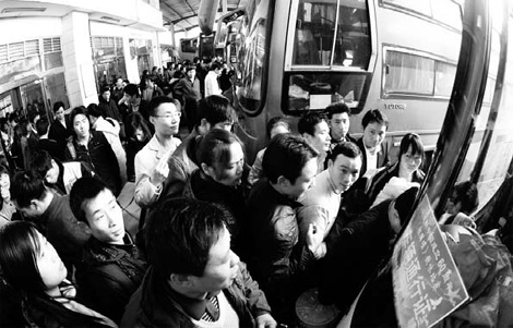 Expressway shares surge on travel peak