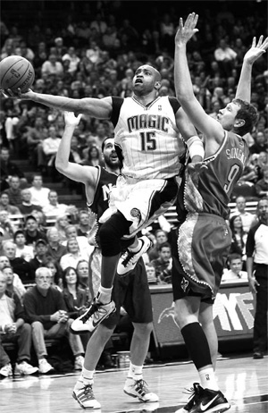 Carter's blitz lifts Magic over Hornets