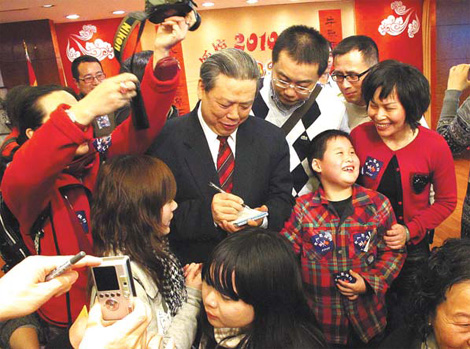 Chinese tourists in NYC enjoy sights