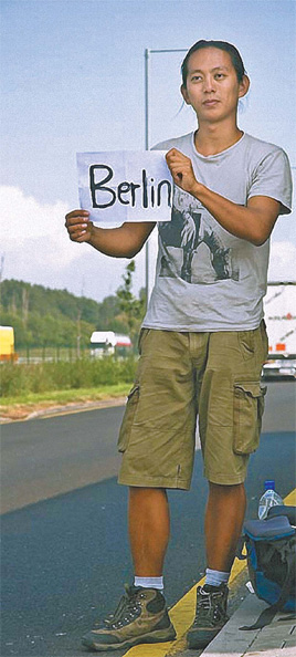 Beijingers hitchhike to Berlin
