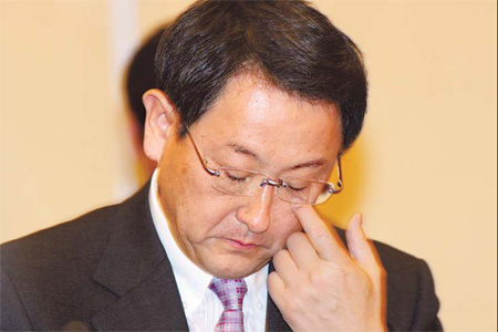 Toyota chief says 'sorry' in damage-control visit