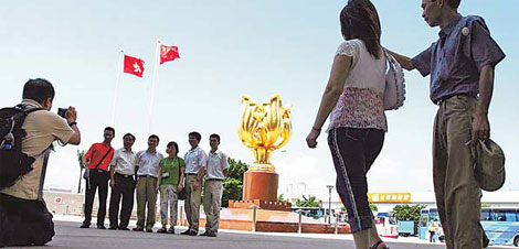 Price stays key factor for mainland shoppers in Hong Kong