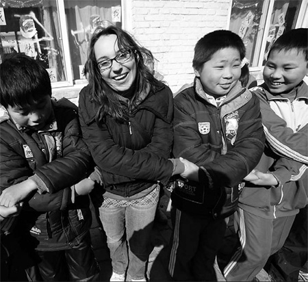 Yale students help migrant kids
